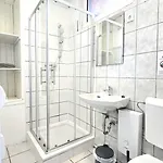 Modernes Mit Einzelbetten, Parkplatz Vor Der Tuer, Wifi, Voll Ausgestattete Kueche, Inklusive Bettwaesche Und Handtuecher - Ideal Fuer Monteure - Alt03 *