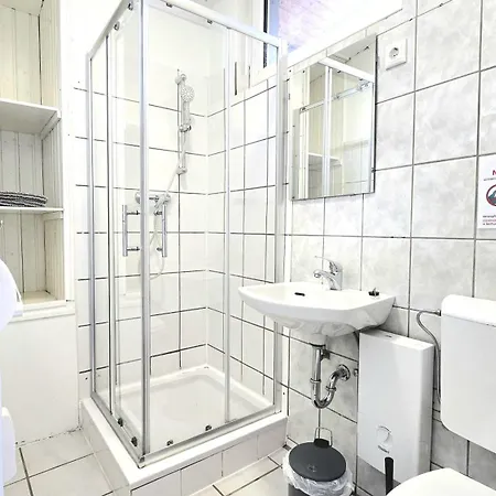 Modernes Mit Einzelbetten, Parkplatz Vor Der Tuer, Wifi, Voll Ausgestattete Kueche, Inklusive Bettwaesche Und Handtuecher - Ideal Fuer Monteure - Alt03 *