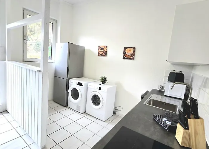 Modernes Mit Einzelbetten, Parkplatz Vor Der Tuer, Wifi, Voll Ausgestattete Kueche, Inklusive Bettwaesche Und Handtuecher - Ideal Fuer Monteure - Alt03 알테나